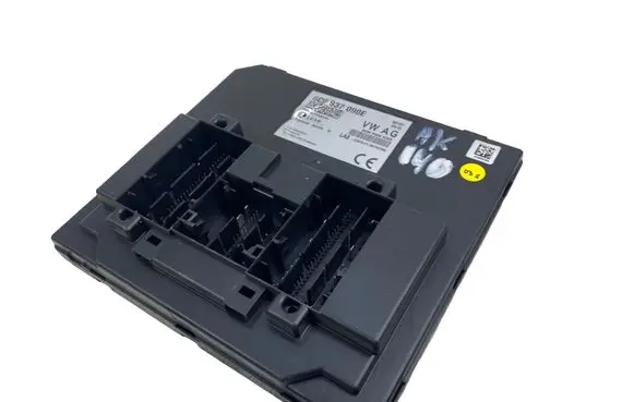 Skoda Fabia Mk3 (NJ) Central body control module 6C0937090E