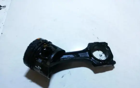 Renault Laguna I Piston with connecting rod
