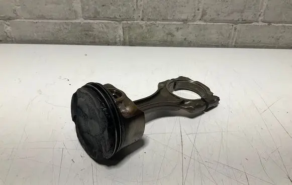 BMW 5 F10 F11 Piston with connecting rod 7843237