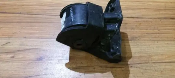 Engine mount bracket