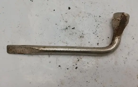 Toyota Avensis T250 Wheel nut wrench NOCODE