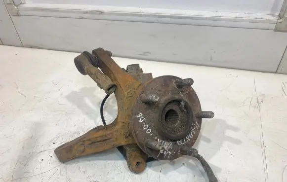 Hyundai Santa Fe Front wheel hub spindle knuckle