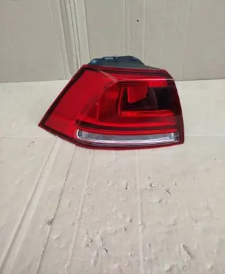 Volkswagen Golf VII Rear/tail lights L90067618