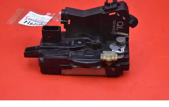 Opel Vectra C Front door lock 13210765