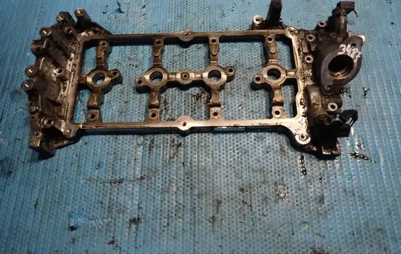 Nissan Juke I F15 Camshaft holder 