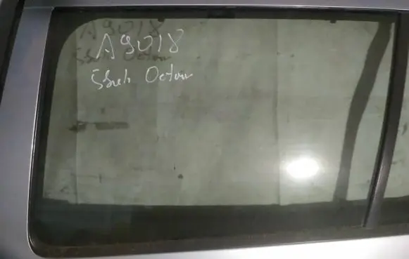 Skoda Octavia Mk2 (1Z) Rear door window glass as2