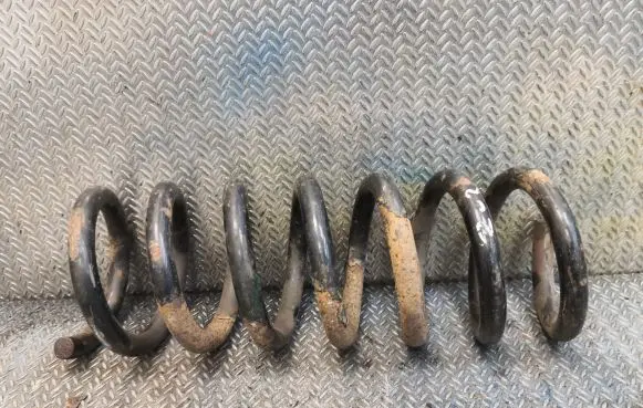 Mercedes-Benz C W202 Rear coil spring