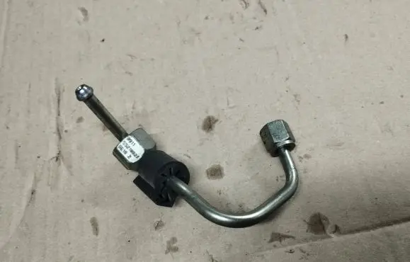 Fuel injector supply line/pipe