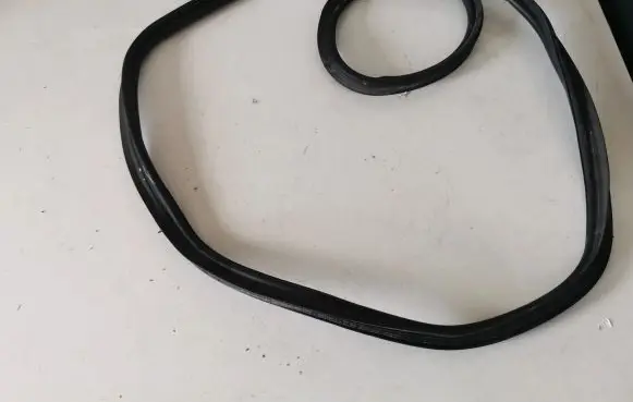 Mercedes-Benz CLS W257 Trunk rubber seal (body) A2577500300
