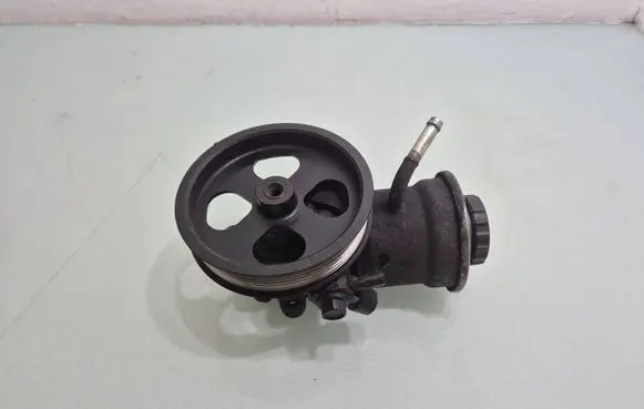 Toyota Avensis T250 Power steering pump 