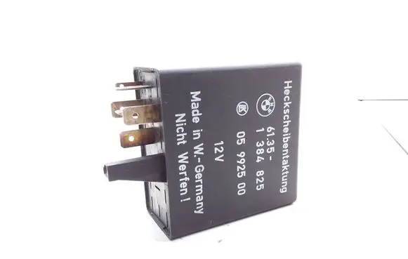 BMW 5 E34 Hazard warning light relay 61351384825 05992500