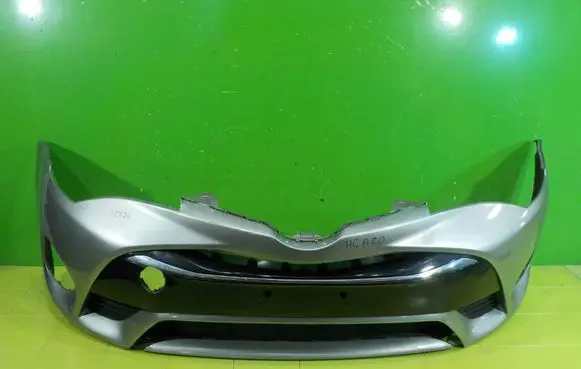 Toyota Avensis T270 Front bumper PRZOD XP260