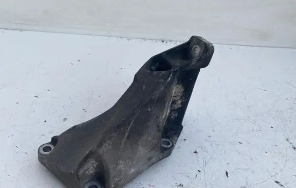 Audi A4 S4 B6 8E 8H Engine mounting bracket 8D0199307P
