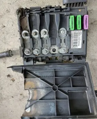 Volkswagen Sharan Fuse box set 2020379594