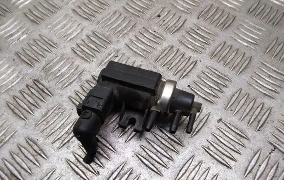 Volkswagen Touareg I Turbo solenoid valve 1J0906627C