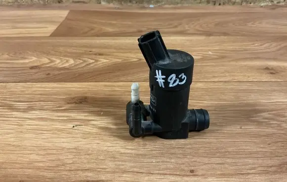 Ford Focus Windscreen/windshield washer pump 1S7117K624FE T655C