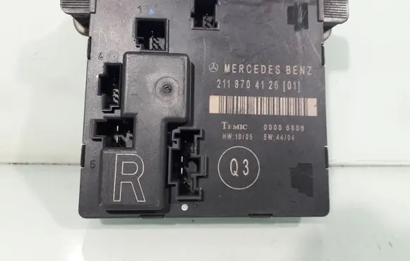 Mercedes-Benz E W211 Door control unit/module 2118704126