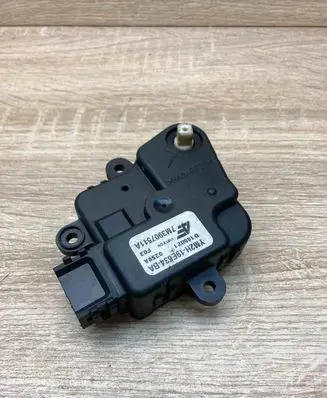 Ford Galaxy Air flap motor/actuator YM2H19E634BA 7M3907511A D145021