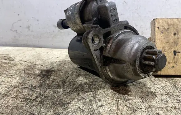 Volkswagen Jetta VI Starter motor 0001120410