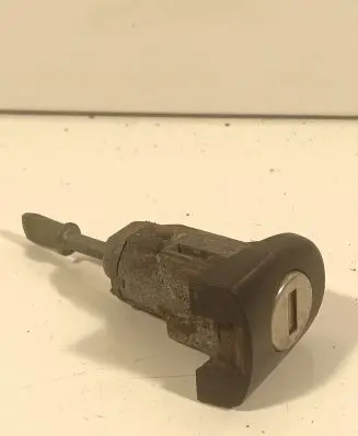 Volkswagen PASSAT B5.5 Front door lock (next to the handle) 1u0837167