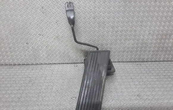 Chrysler Neon II Accelerator throttle pedal 04669789