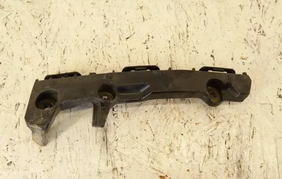 Toyota Hilux (AN10, AN20, AN30) Front bumper mounting bracket 521160K070