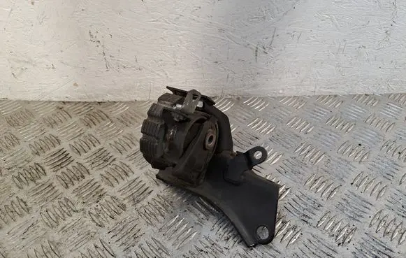 Toyota Avensis T250 Engine mount bracket 123720R010