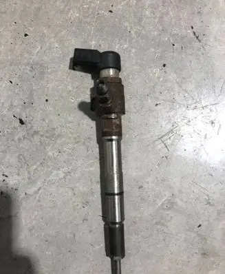 Volkswagen PASSAT B7 Fuel injector 03L130277B