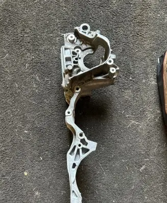 Volkswagen Caddy Generator/alternator bracket 04L903143B