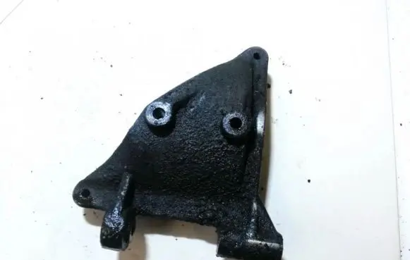 Engine mounting bracket