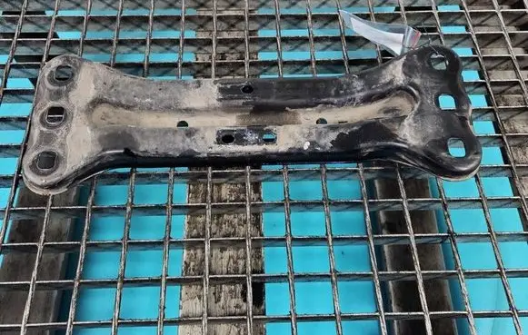 Mercedes-Benz C W204 Gearbox mounting bracket A2042420501 IMPRK1586935