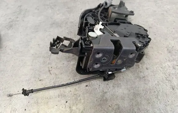 Volvo V50 Rear door lock 30699111