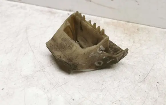 BMW 5 E39 Radiator mount bracket 2247895