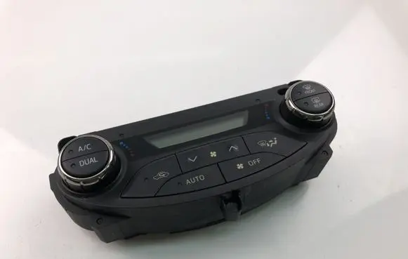 Toyota Yaris Climate control unit 559000D360