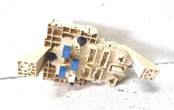 Suzuki Swift I Fuse module 
