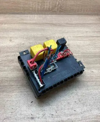 Alfa Romeo 156 Fuse module 46447809 82461739 A223