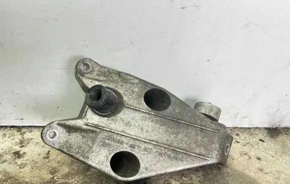 BMW 5 F10 F11 Engine mounting bracket 22116781227