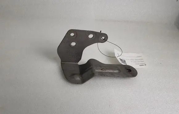Porsche Cayenne (92A) Muffler mount bracket/holder 7P0253047A