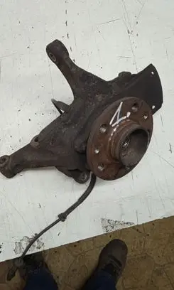 Opel Vivaro Front wheel hub