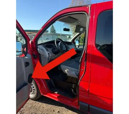 Opel Vivaro Front door speaker cover trim 7700812471
