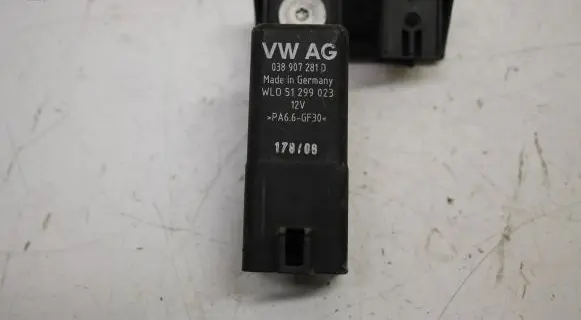 Volkswagen Golf V Glow plug pre-heat relay 038907281D 51299023