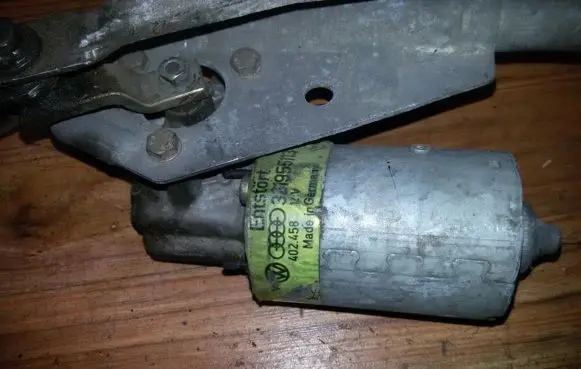 Volkswagen PASSAT B3 Wiper motor 321955113g
