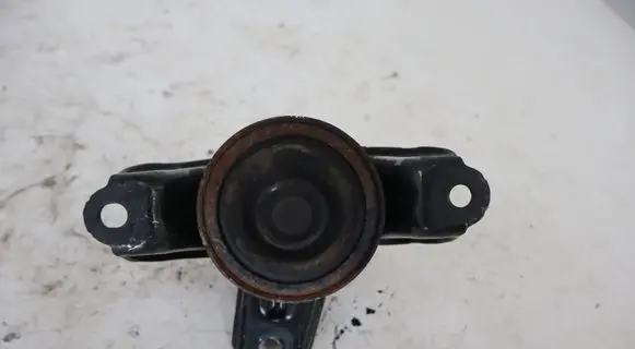 Hyundai i40 Engine mount bracket 218103Z100
