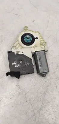 Volkswagen PASSAT B6 Front door window regulator motor 1K0959702P