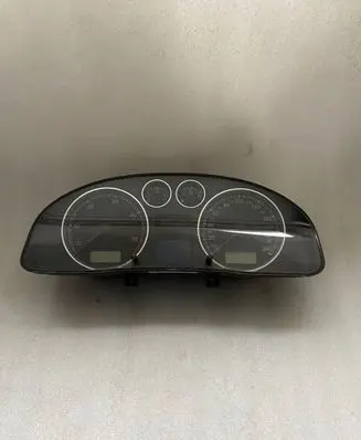Volkswagen PASSAT B5.5 Speedometer (instrument cluster) 8831