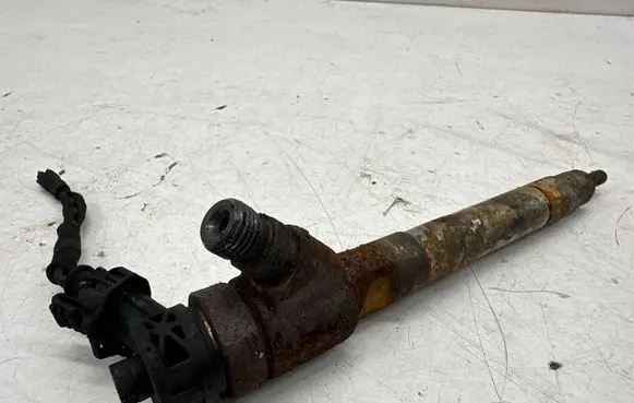 Maserati Ghibli Fuel injector 0445110523