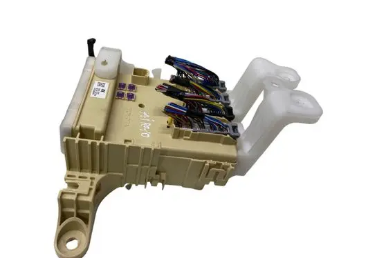 Toyota RAV 4 (XA40) Fuse module 63583373 8273042770A