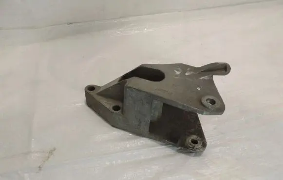 Opel Vectra C Engine mounting bracket 9156987