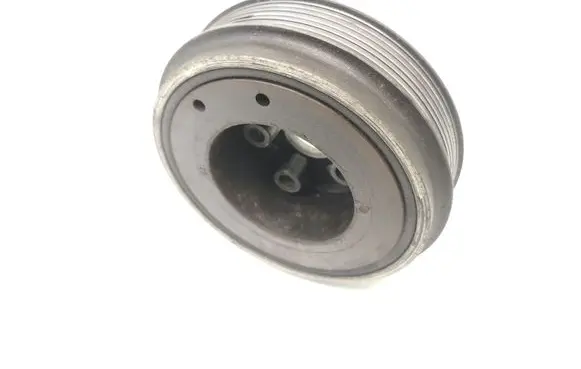 Volkswagen Golf IV Crankshaft pulley 038105243
