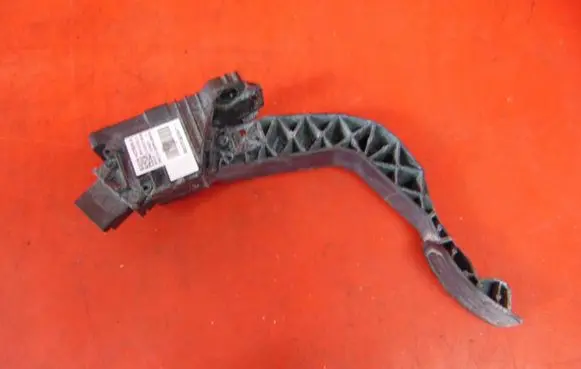 Peugeot 208 Accelerator throttle pedal 9837891880
